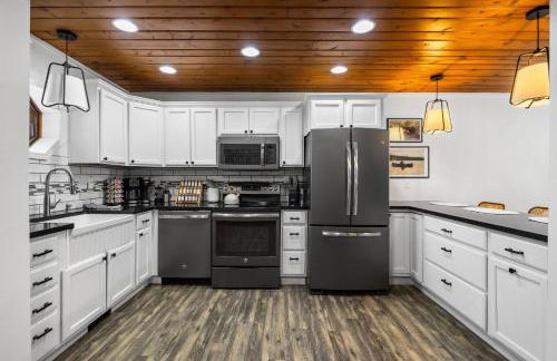 Lake Front ~ Firepit ~ Kayaks ~ SUPs ~ Yard Games - Foto 15