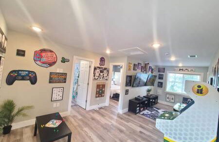 Stunning Lake Home w arcade and huge deck - Foto 10