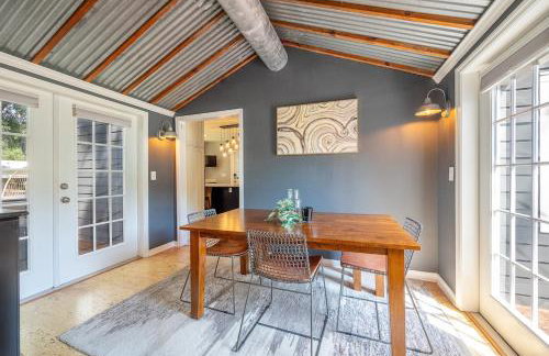 Charming 3BR Home Near DT with King Bed and Fire Pit - Foto 21