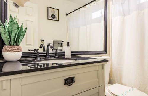 Gorgeous home away from home 3 bed 3 bath W/ pool - Foto 17