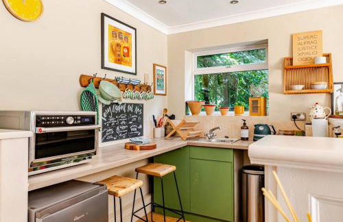 The Old Pool House, Stylish Large Studio in Private Country Estate with Air Con - Foto 13