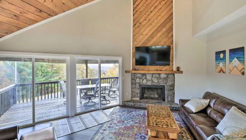 Deck and Mtn Views Fain Chalet in Kingsport - Foto 1