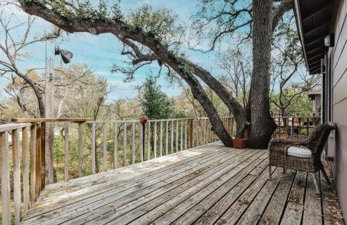 Cozy stay at Twin Treehouse in UT, Moody with Free parking - Photo 38