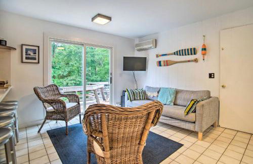 Deck and Grill, Walk to Beaches! Falmouth Retreat - Foto 56