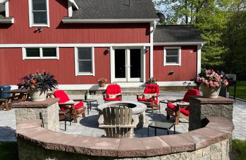 Berkshire Vacation Rentals: Peaceful Post and Beam Loft Sleeps 9 - Foto 1