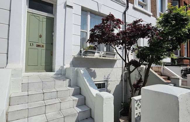 Spacious & Renovated 1-bed Garden Flat in London - Photo 43