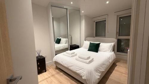 Deluxe 2BR Flat with Cinema, Gym, Parking & Games - Foto 4, towels, wardrobe