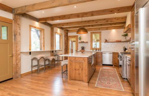 Bear Lodge with private Pool, Hottub, and Sauna! - Photo 14