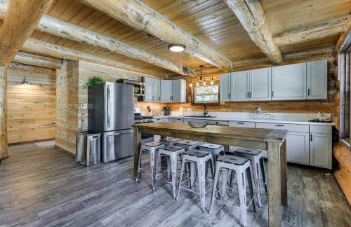 Riverfront Montana Log Cabin with Mountain Views! - Foto 10