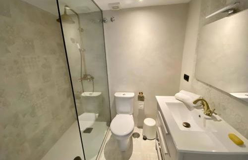 Escape to Serenity - 3 Bedroom Townhouse by the Sea! - Photo 15