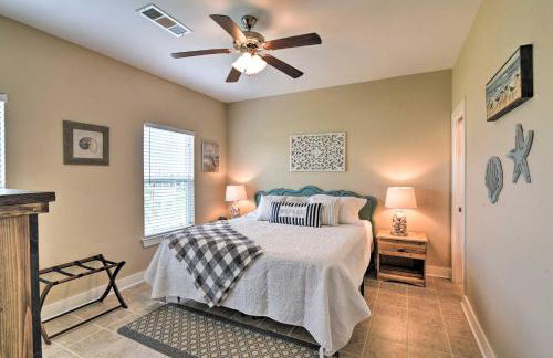 Ocean View and Grill Crystal Beach Bungalow! - Foto 11