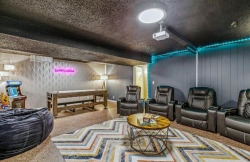 HotTub, Theater, Kings, & Firepit - NearWesley - Foto 3