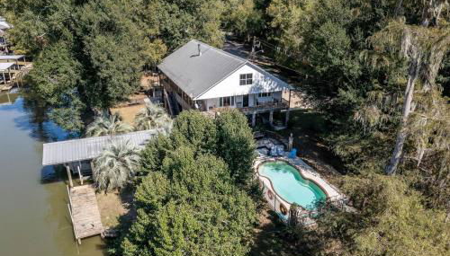 Bayou Breeze Retreat with Pool & River Access - Foto 2