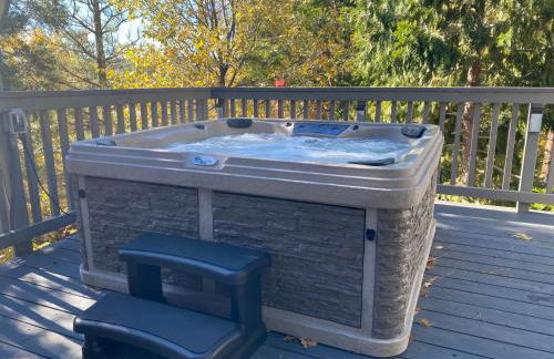 Hot Tub-EV-Kid Friendly-Arcade Game-BBQ-Fire Pit - Photo 22