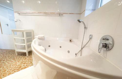 Souterrain Apartment mit eigenem Eingang und Terasse - Foto 21