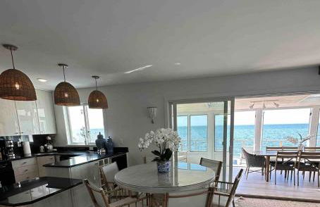 Beachfront Greenport Villa - Foto 24