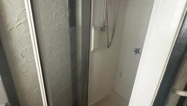 Ground Floor Cute & Cozy - 1 Person Studio - South Pier - Foto 5, Shower