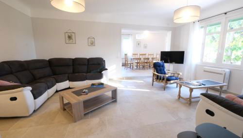 vacation rental with pool and poolhouse, close to arles in moulès- sleeps 8 - Foto 3