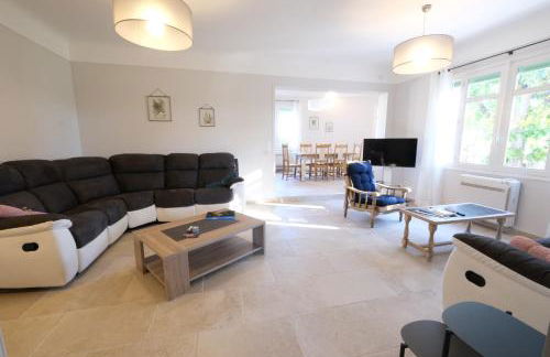 vacation rental with pool and poolhouse, close to arles in moulès- sleeps 8 - Foto 3