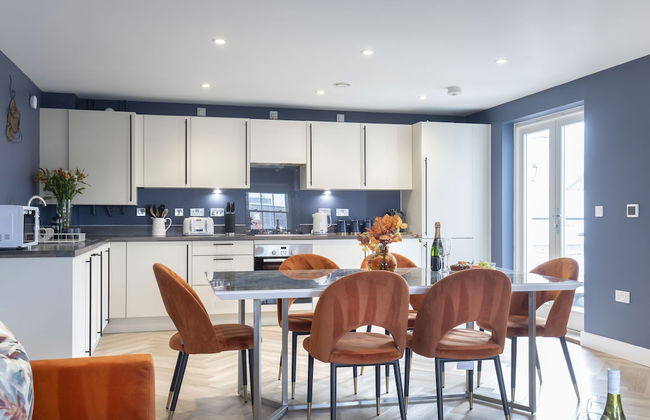 Elliot Oliver - Luxury 3 Bedroom Town Centre Apartment With Parking - Photo 17