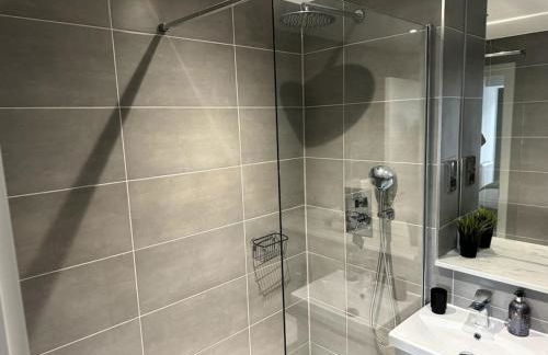 Luxury Oaks Suite, Free private parking, 2 Bed 2 Bathroom Apartment, Central Solihull - Foto 9