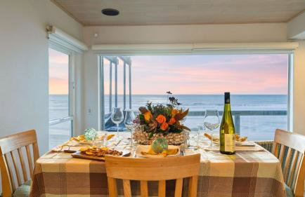 Oceanfront La Selva Beach Home w Fireplace Views Direct Beach Access Sand Castle by AvantStay - Foto 1