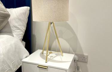 Central 2 Bedroom Apartment with Free Parking Sleeps 8 & Walk to City Centre & Arena - Foto 50