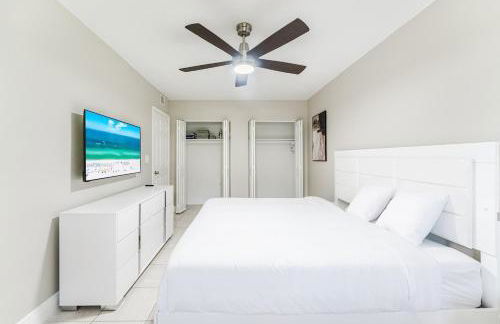 Modern Boca Condo Near FAU - 2 KING BR, Pool - Foto 20