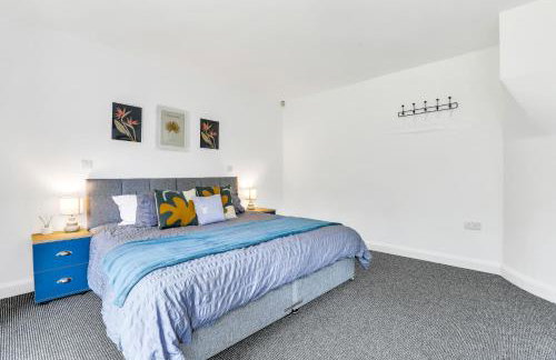 Comfortable 3-Bed Dormer Bungalow Family & Business Friendly - Photo 34