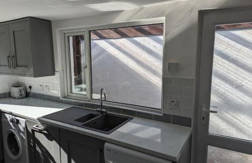 Prospect House - Elegant 4-Bed Family Escape Near Ward Park & Marina - Foto 23