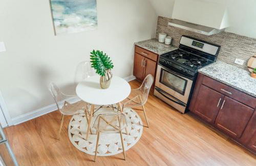 Spacious 2BR Apartment near Airport - Central Charming - Foto 30