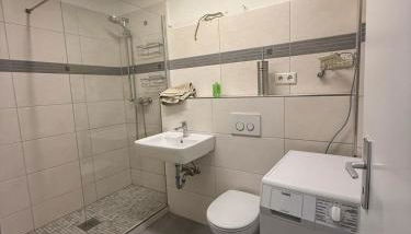 Monteurwohnung bei Köln,Düsseldorf WLAN, Parkplatz, Küche, Handtücher - Foto 4