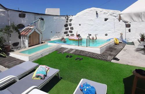 PRECIOSA CASA EMBLEMATATICA, PISCINA,WIFI - Foto 1