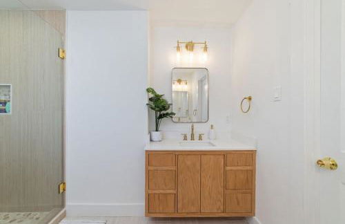 Pickleball-Basketball Oasis-Pool & Spacious Home - Photo 32