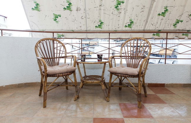 Vironas Delight 1Bd Apt w Lovely Balcony - Foto 13