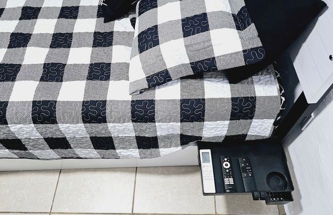 Cozy and Modern Apartment Black & White With Jacuzzi on Terrace - Photo 33