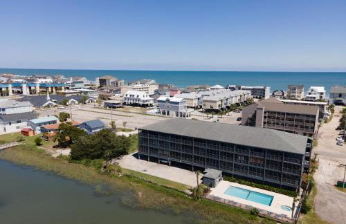 Bella Vista: Marshfront Condo 1 Block To The Beach. Pool & Hot Tub-1st Floor - Photo 8