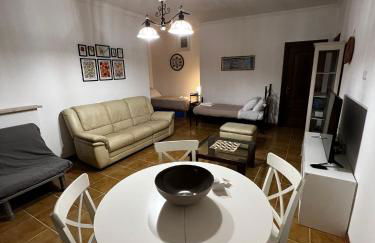 Spacious Apartments 6 Guests - 5 min Airport Ciampino - Train to Rome- LA MAISON - Foto 17