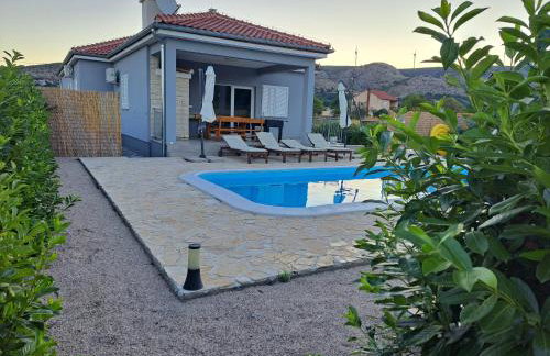 Modern Guest House Rak with beautiful pool - Photo 11