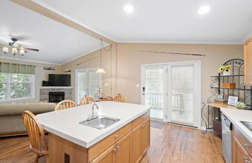 Blue Ridge Bungalow with Hot Tub - Foto 10