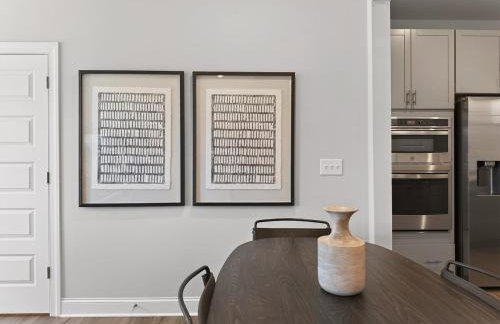 Luxe King Bed, Balcony, Garage in Downtown Raleigh - Foto 56