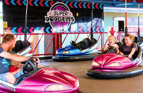 Romantic Cosy Cottage with Beach & Attractions just mins away! Perfect for Couples & Family Stays - Free Parking, Large Garden & Free WiFi - Foto 26