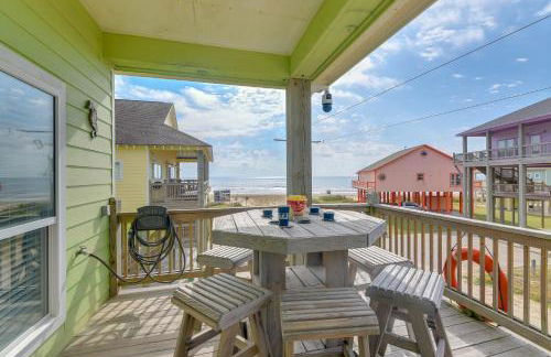 Steps to Shore! Just Beachy Home with Deck and Views - Foto 1