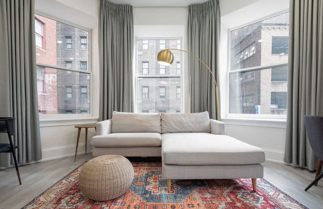 Sosuite Bay Window 1BR Apt w W/d, Desk - Photo 1