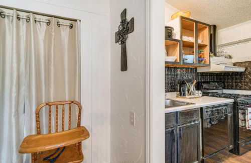 College Station Getaway with Hot Tub and Courtyard! - Photo 8