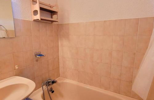 Appartement 6 pers. proche station avec balcon et parking privatifs - FR-1-393-90 - Foto 8