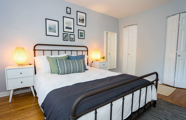 The Denver Den in Mayfair Park Enormous Backyard With Grill Sleeps 7 - Photo 5