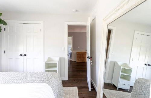 Stunning luxury Retreat I Wineries & Fall Farm Fun - Photo 24