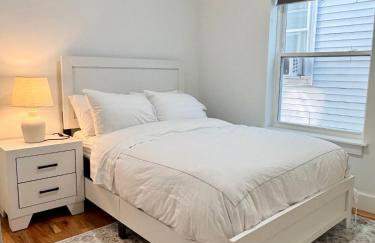 Elegant Retreat Near EWR n NYC - Photo 8