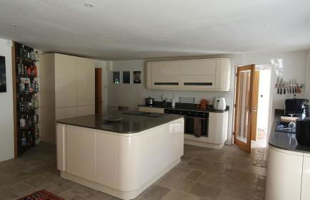 Large private home with small lake and garden - Photo 12